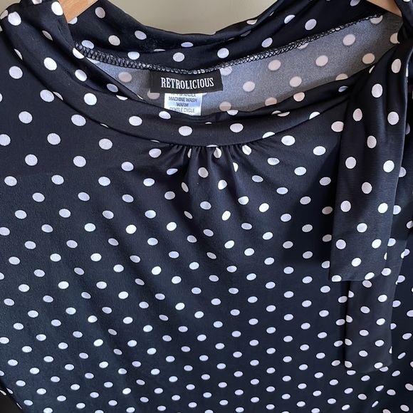 Gorgeous Retrolicious brand, polka dots dress with tie bow on shoulder, Size M - Picture 5 of 9